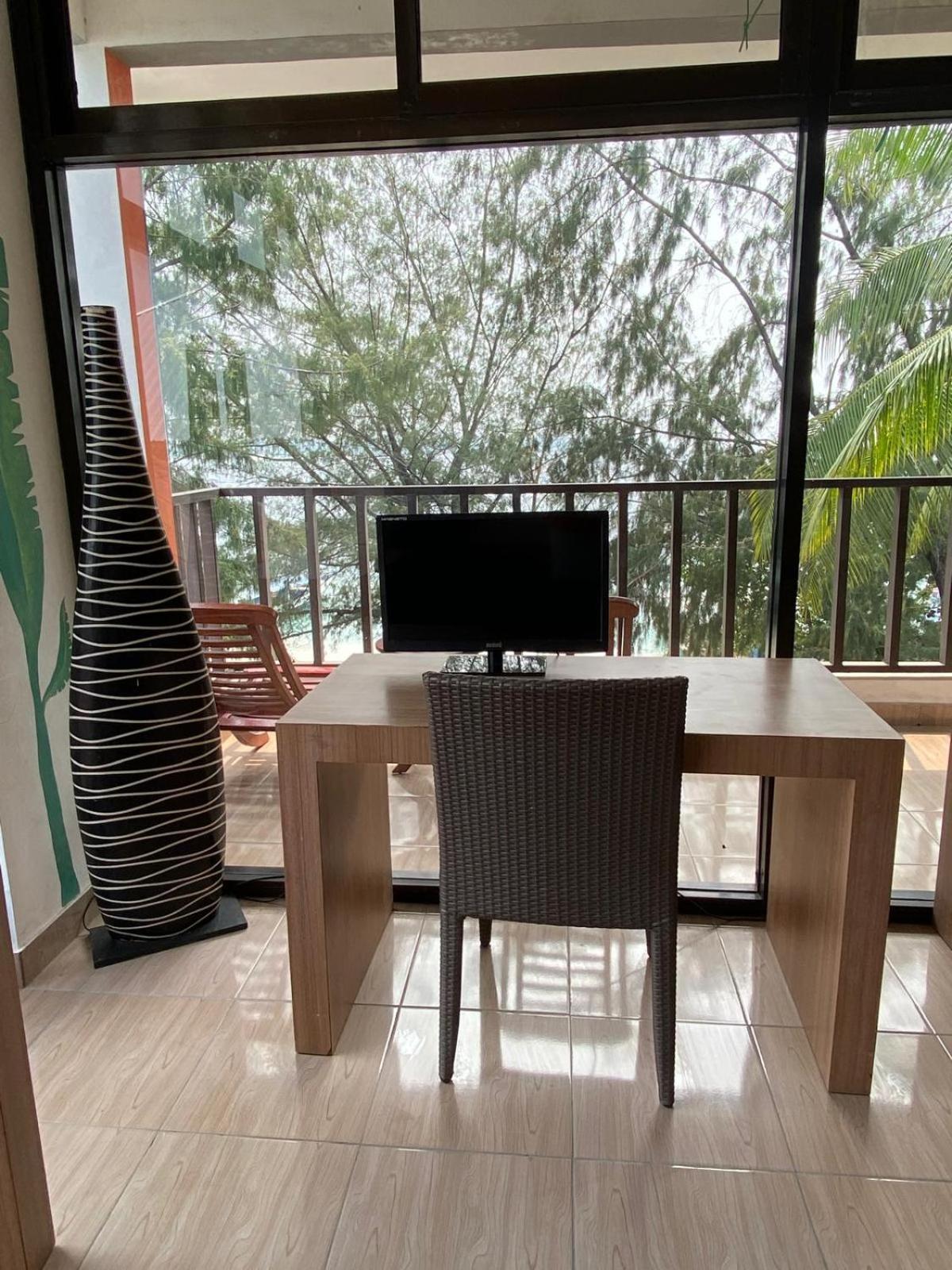 Tropica Gili Total Body Fit - Free Access Gym And Coworking Space Gili Trawangan Eksteriør bilde