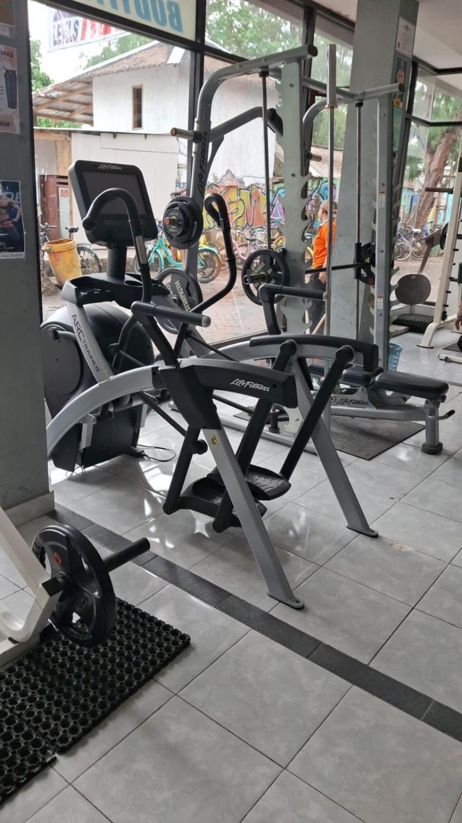 Tropica Gili Total Body Fit - Free Access Gym And Coworking Space Gili Trawangan Eksteriør bilde
