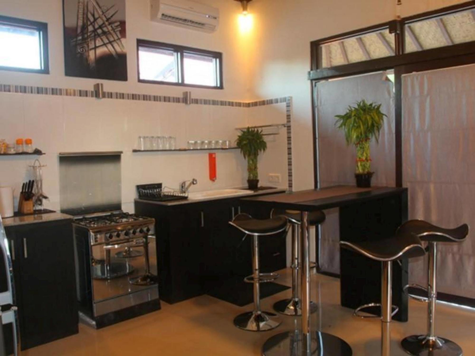 Tropica Gili Total Body Fit - Free Access Gym And Coworking Space Gili Trawangan Eksteriør bilde